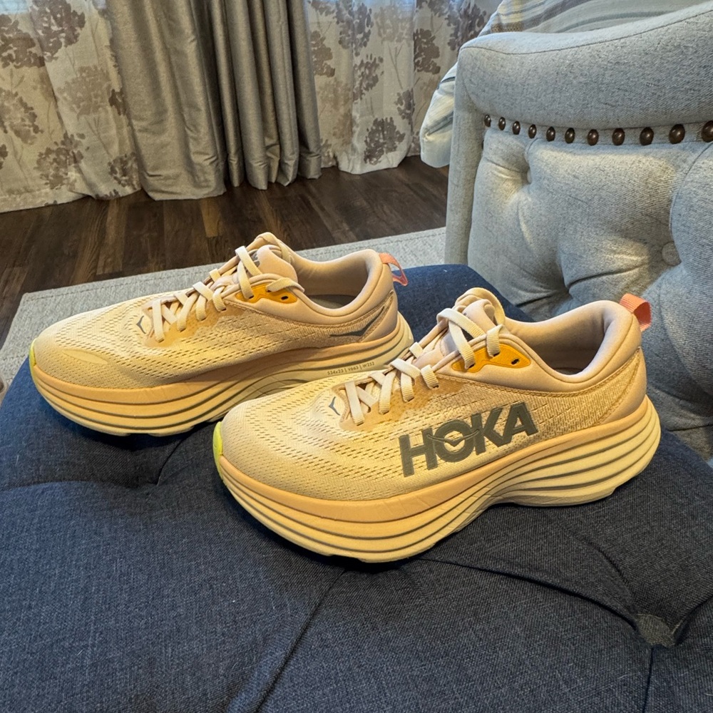 HOKA Bondi 8. Vanilla/Cream 8.5B